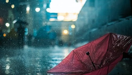 red-umbrella-rain